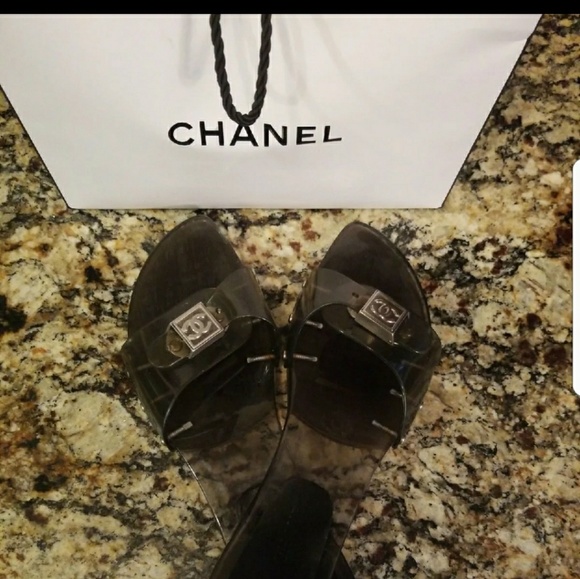 Chanel Slides - Picture 3 of 4